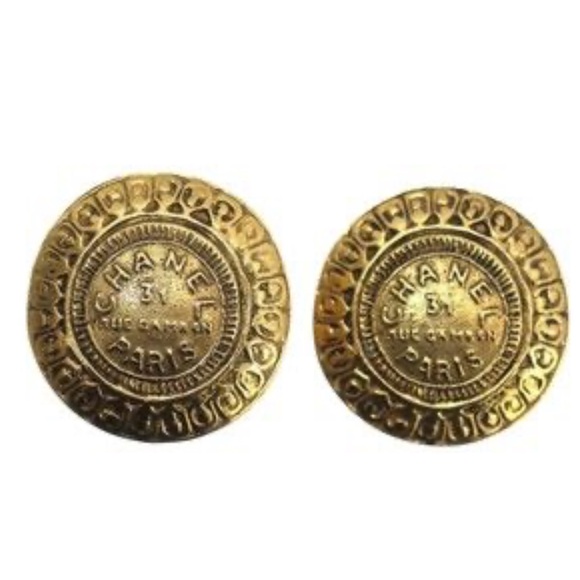 CHANEL Gold Vintage Earrings - Picture 3 of 10